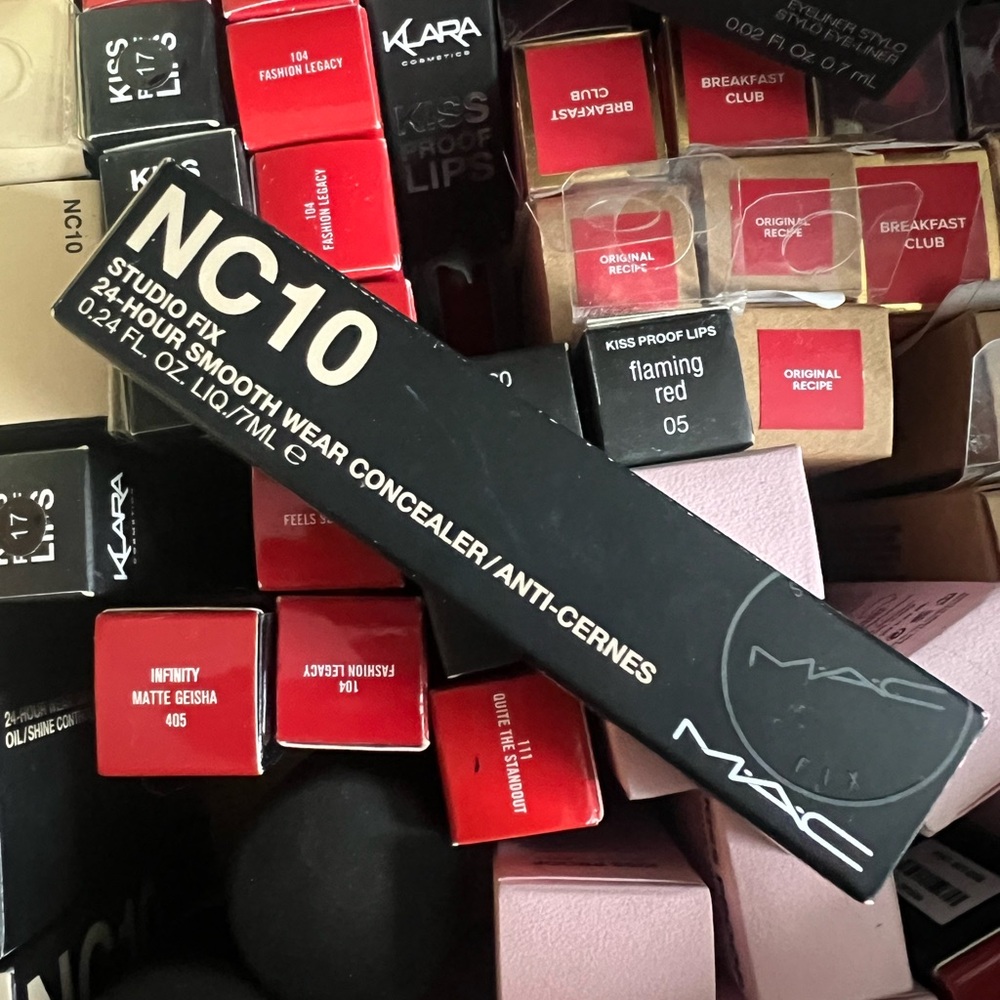 Mac Studio Fix 24 Hour smooth concealer NC 10 New in Box